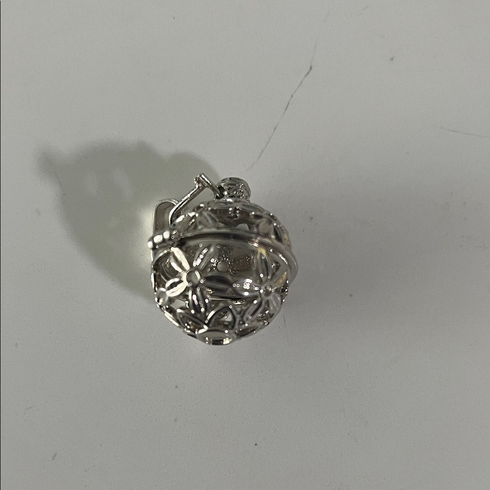 Elegant Silver Filigree Pendant jewelry cage